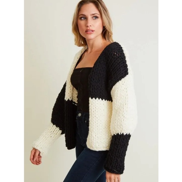 NEW WITH TAG! COLOR BLOCK CABLE KNIT CARDIGAN - Picture 3 of 7